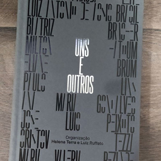 Uns e Outros - Contos Espelhados