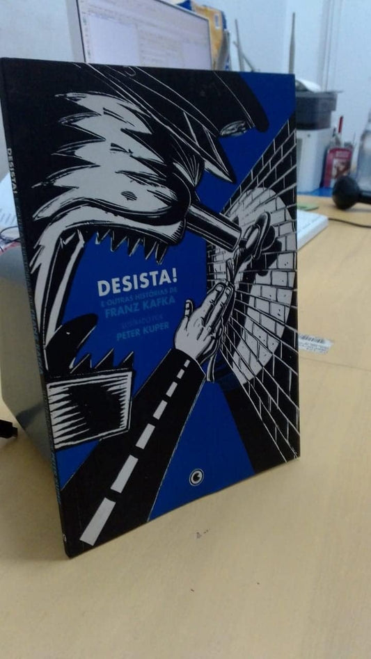 Desista!